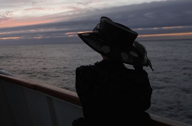 Пътниците на два лайнера отбелязаха 100-годишнината от трагедията с Титаник