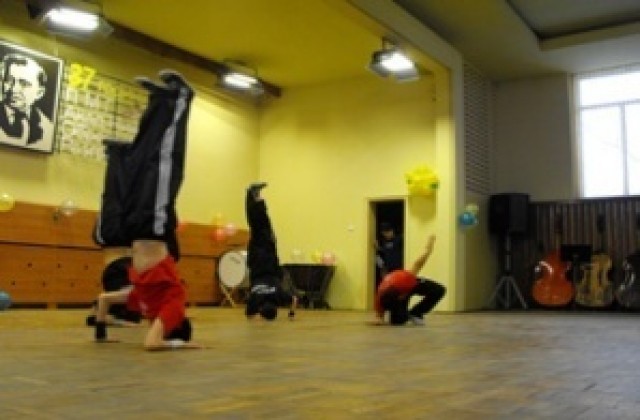 Танцова работилница търси млади таланти