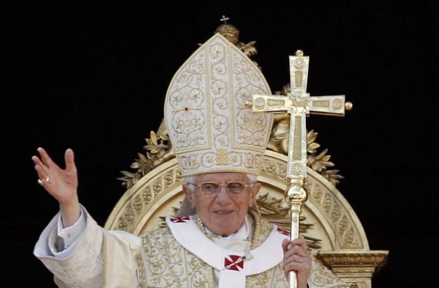 Папа Бенедикт XVI навърши 85 години