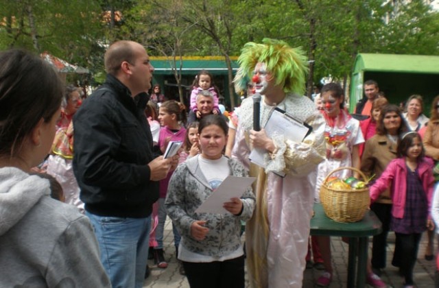 Деца рисуваха Великден