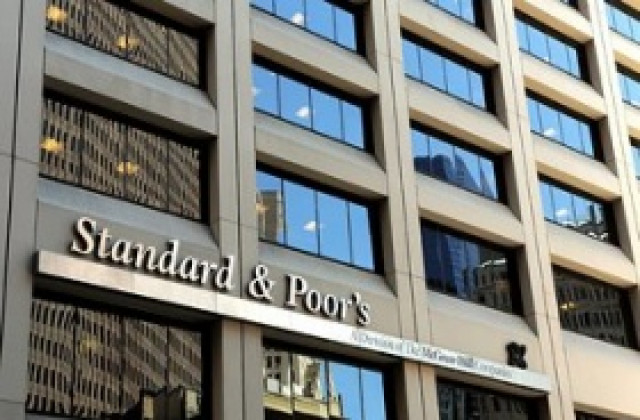 Договарят се по-ниски такси със Standard&Poor;'s