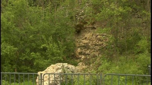 Скала с човешки бой се откърти срещу автогара Юг