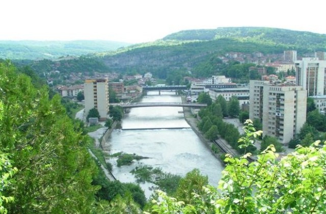 Реконструират коритото на река Осъм в Ловеч