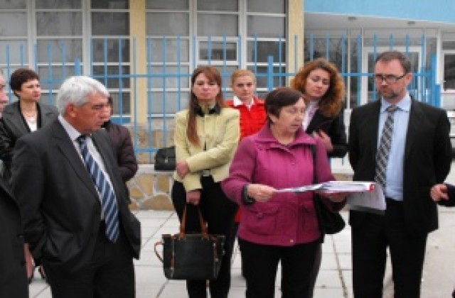 Екип на Европейската комисия провери изпълнението на проекти в Търговище