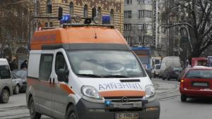 Две жени загинаха при катастрофа между кола и автобус до