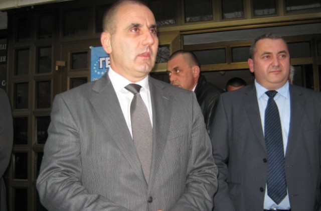 Вицепремиерът Цветанов даде рамо на кмета Чимев и ГЕРБ-Дупница на рожден ден