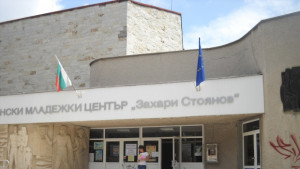 Ученици организират обществен дебат
