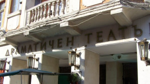 Откраднаха три картини на известната художничка Снежана Генева