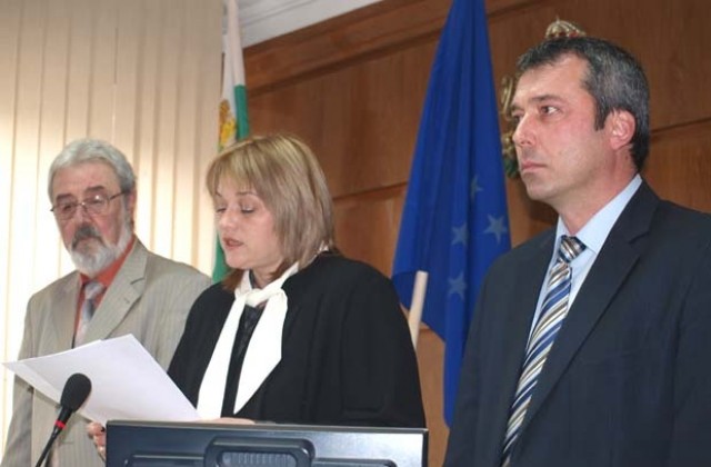 Отначало започва делото за удавената в басейн Ива