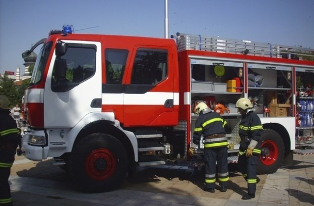 Специализиран уред за отваряне на автомобилни врати получи пожарната в Ловеч