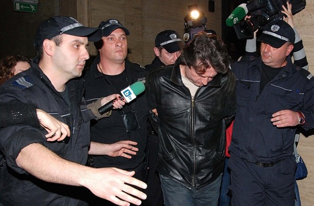 Таксиметровият шофьор, задържан за изнасилване, остава окончателно в ареста