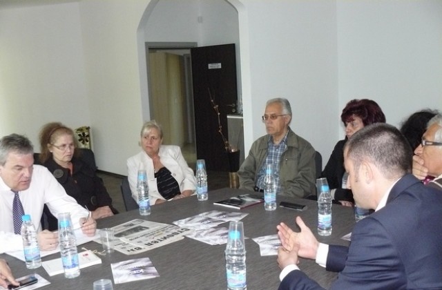 Румен Петков коментира АЕЦ Белене с представители на бизнеса в Плевен