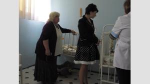 Министър Атанасова проверява социален детски дом в Сливен