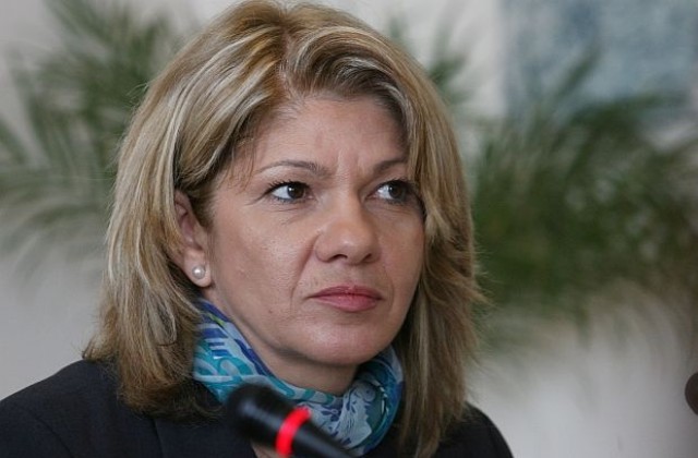 Трябват стимули за хората, които пестят водата, смята министър Караджова