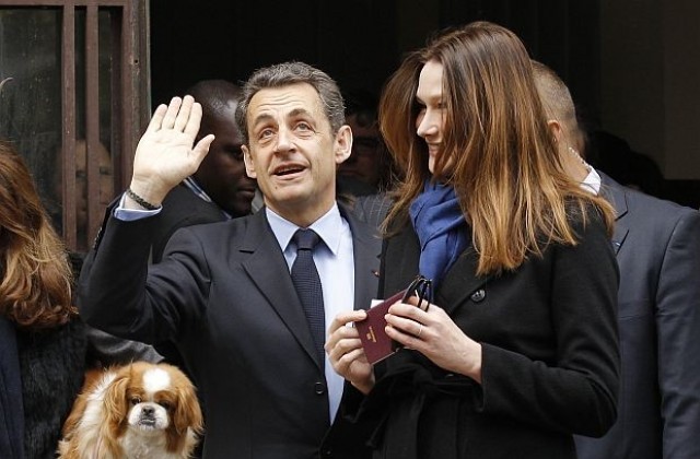Никола Саркози гласува, не направи изявление пред медиите