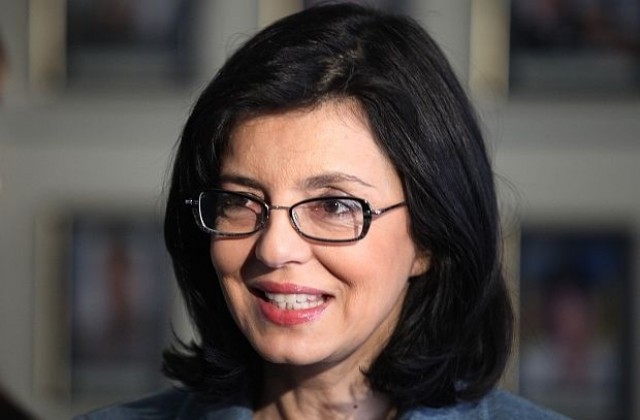 Меглена Кунева подозира негласна коалиция между опозиция и управляващи заради вота