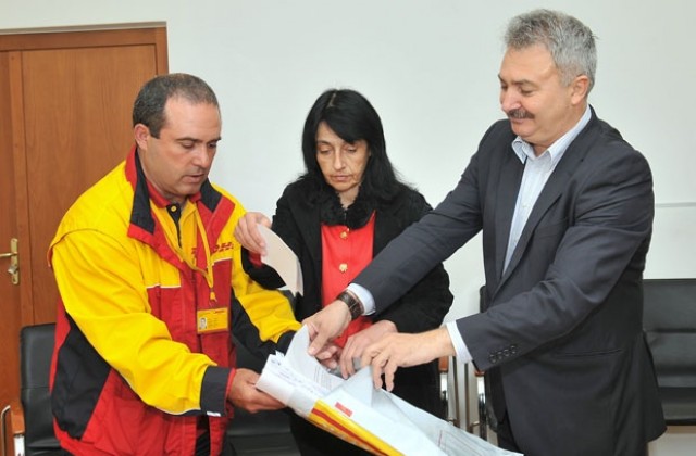 Изпратиха 19-метровото писмо на Стилиян