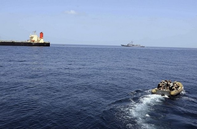 Сомалийски пирати освободиха италиански танкер