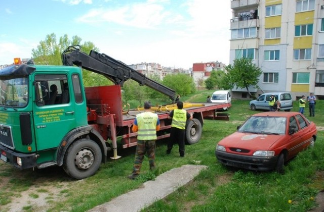 Общината погна собствениците на изоставени возила