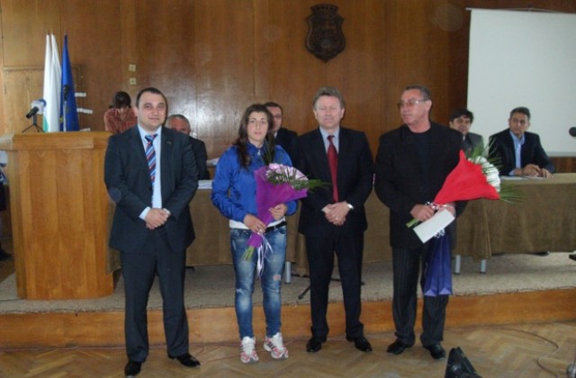 Наградиха европейски шампионки по самбо