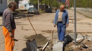 Продължава приемът на документи на български строители за работа в