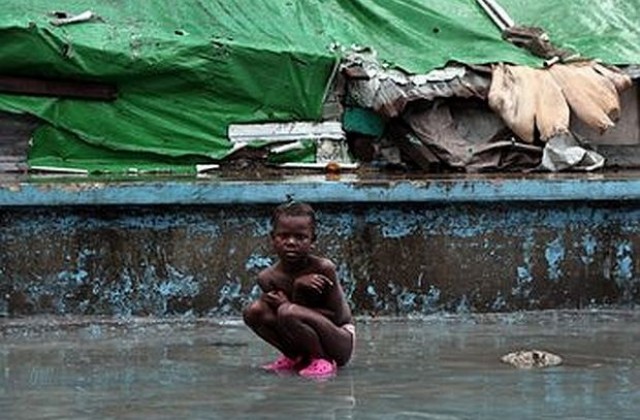 Девет загинали и над 10 000 евакуирани заради проливни дъждове в Хаити