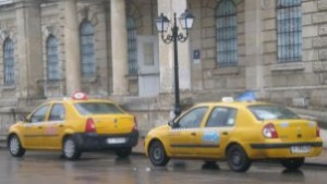 Таксиметрови фирми не сключват договори с работниците си