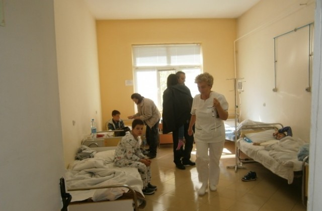 Само 3 от заболелите 39 деца остават в болницата. Водата в СПА хотела е в норма, според химическия анализ