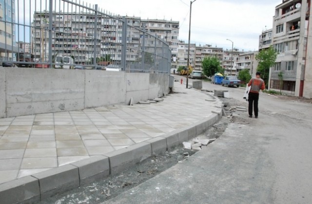 В Меден рудник стъпват по нови тротоари