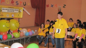 Ученици мерят знания по английски в състезанието Spelling Bee