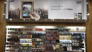 Печалбата на Самсунг е скочила с 80 благодарение на смартфоните