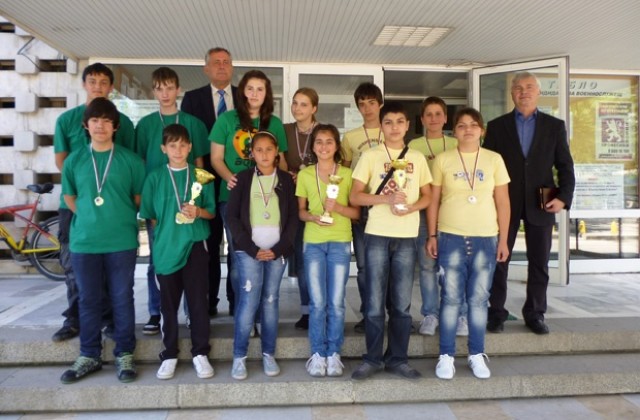 Учениците от СОУ Никола Войводов Враца - най-добрите по безопасност на движението