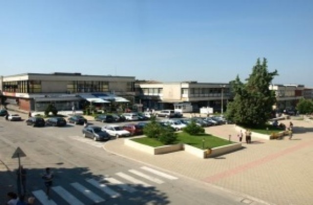 Изложба Соцът, корекомът и червените връзки редят в Чирпан за 9 май