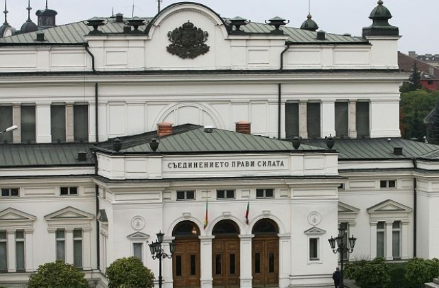 Общинският ученически съвет на Ловеч гостува в Народното събрание