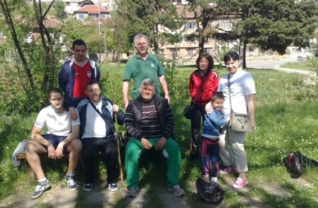 ГЕРБ-Трявна се включи в пролетното почистване на града