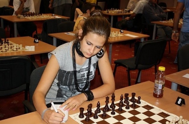 Цвета Галунова трета в България на класически шах при жените