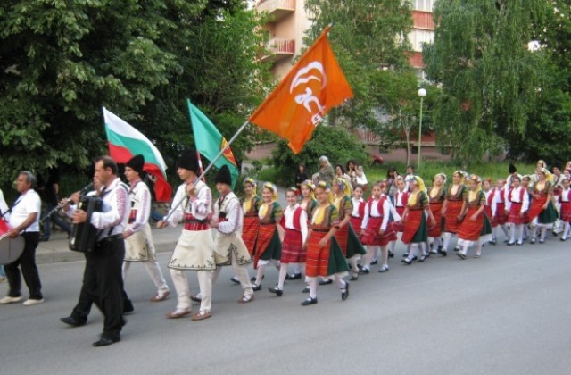Мир на Балканите с фолклорни състави от 6 държави