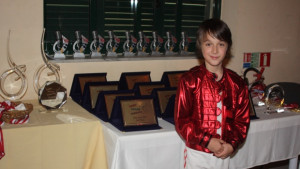 Песен на Куин изстреля варненче в Холивуд