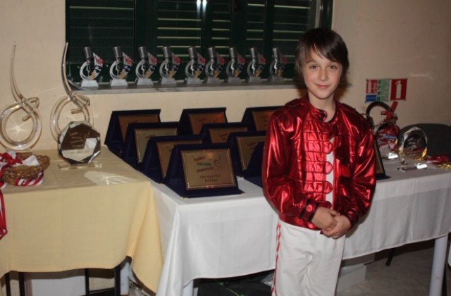 Песен на Куин изстреля варненче в Холивуд