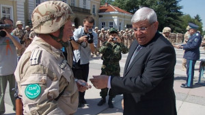 Награди за отличили се военни от 11та рота при мисията