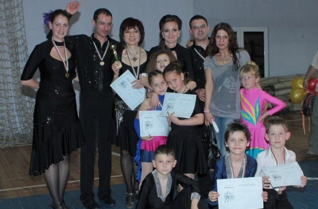 Танцьорите от Ксани Денс с пълен комплект медали от турнир в София