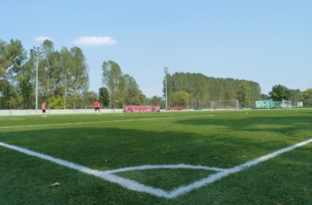 За пръв път футболен мач от четвърта дивизия ще се играе на осветление