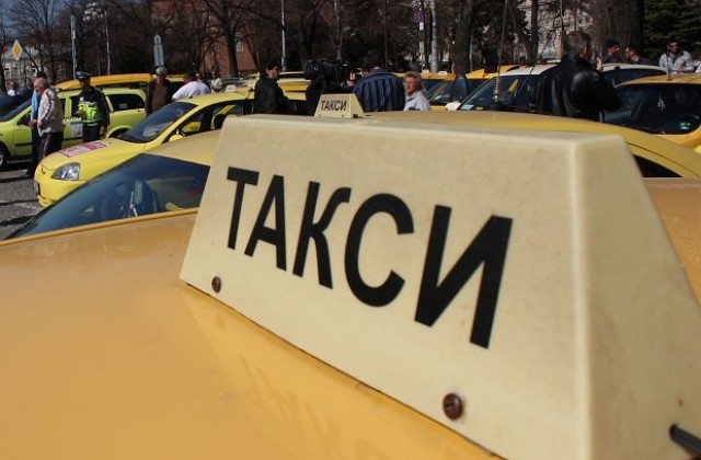 Таксиджии без книжки возят в столицата
