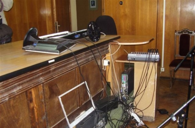 Потребителите не съдят монополистите, защото не им се занимава