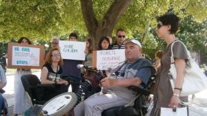 Инвалиди протестираха пред общината