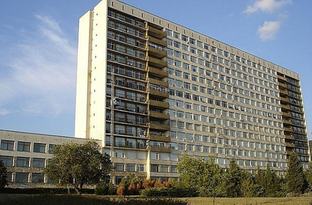 Бременна в петия месец изпадна в кома след два инсулта, чакайки помощ от Здравната каса