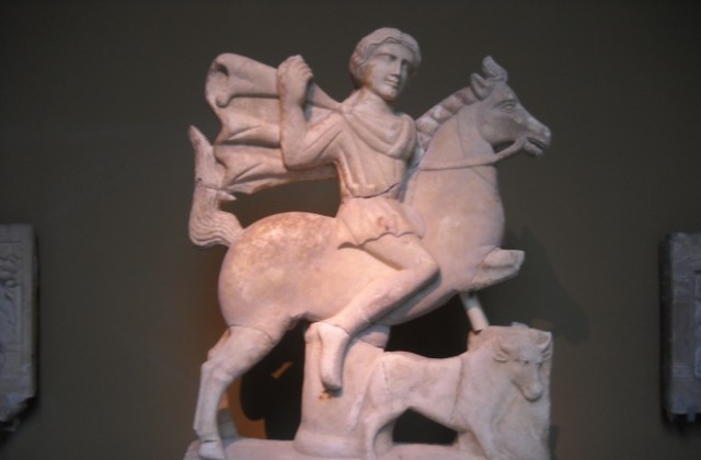 Статуята на Тракийския бог най-вероятно е иманярски трофей