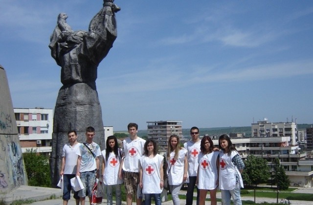 Доброволци отбелязяха Световния ден на Червения кръст
