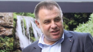 Найденов разпореди да не се вдигат таксите за събиране на