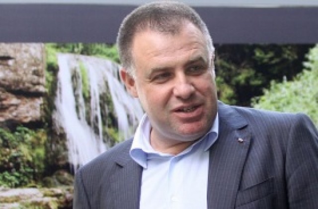 Найденов разпореди да не се вдигат таксите за събиране на билки от държавни земи